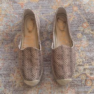 Leather upper Espadrilles.